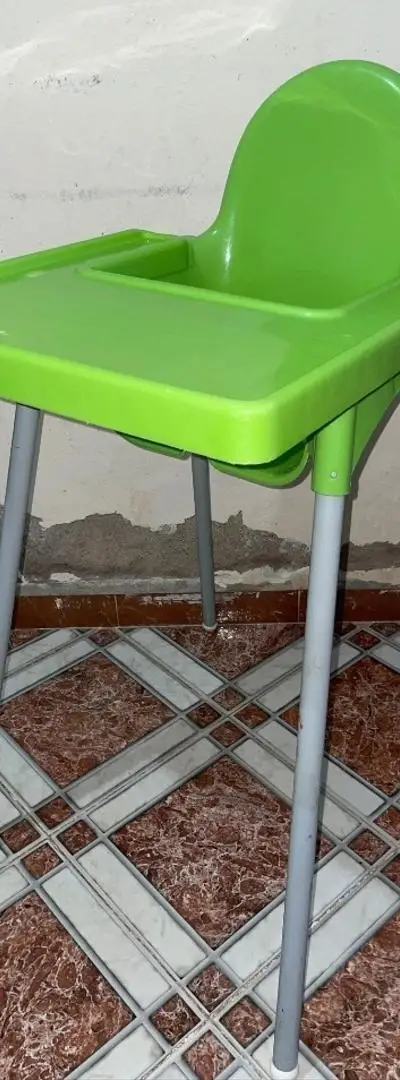 Chaise haute en très bon état