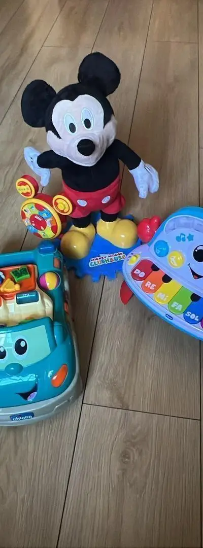 Lot des jouets de marque