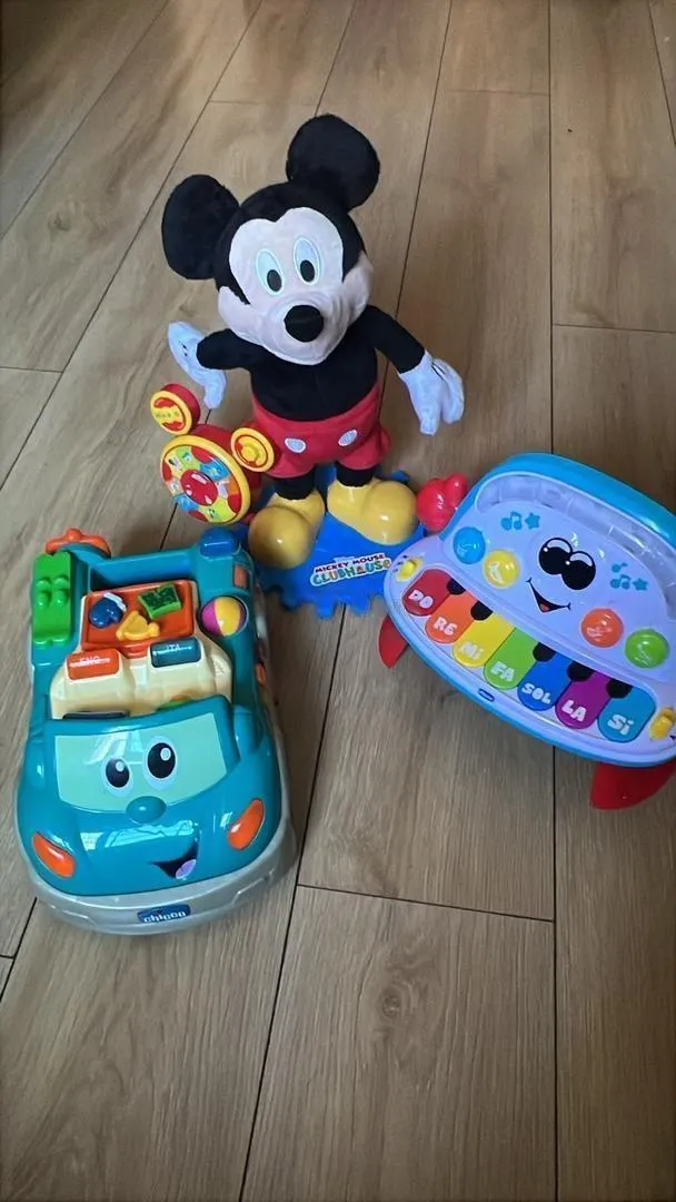 Lot des jouets de marque