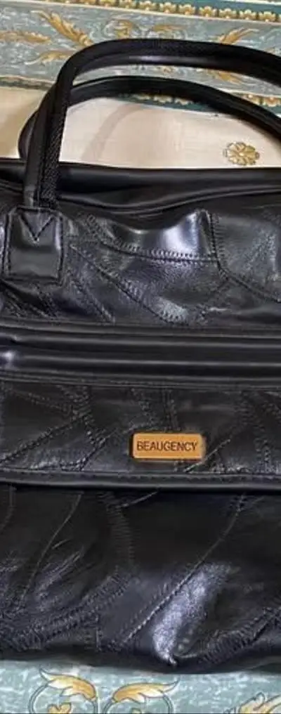 Sac très souple en Cuir noir Marque BEAUGENCY