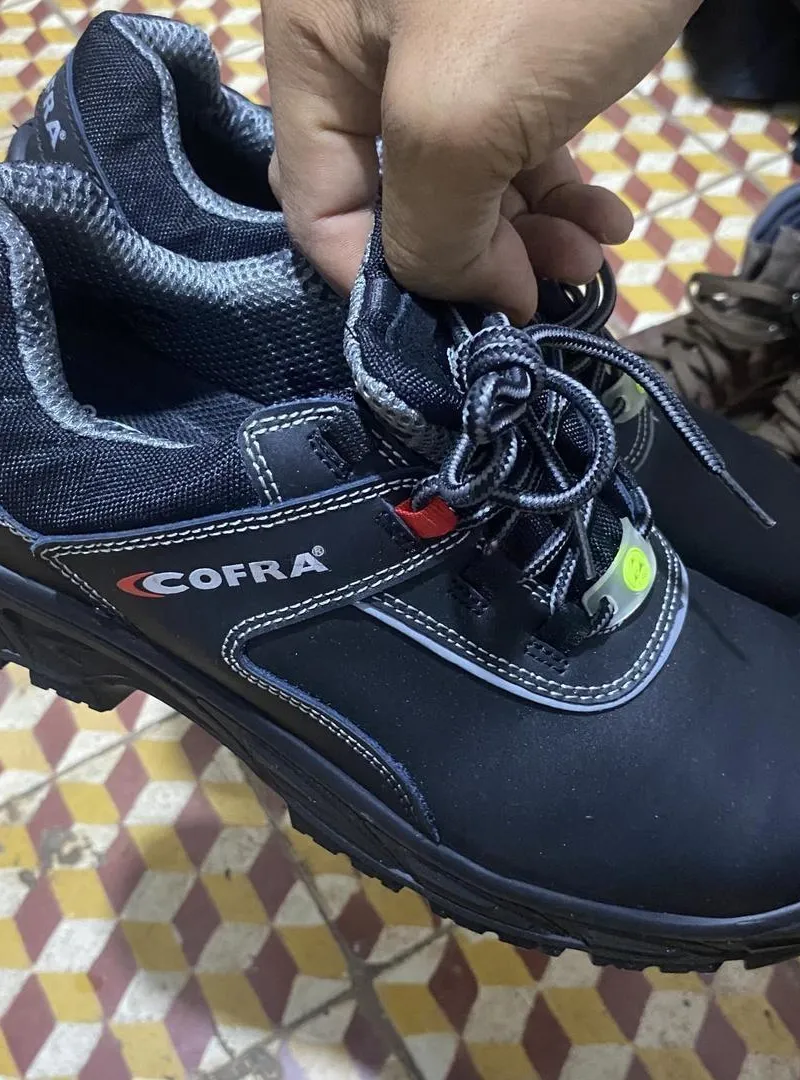 Chaussures de travail COFRA quasi neuves