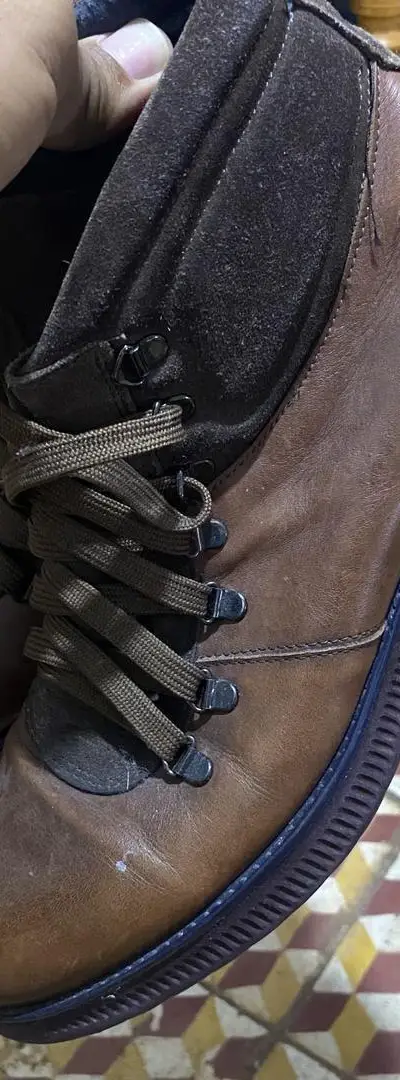 Chaussures homme encore neuves, marchandise d'Italie