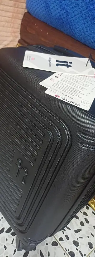 Valise Cabine it Luggage Neuve avec Étiquette
