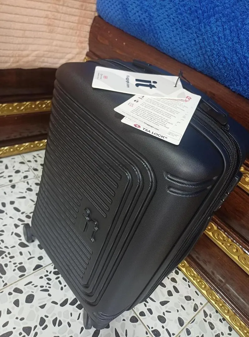 Valise Cabine it Luggage Neuve avec Étiquette