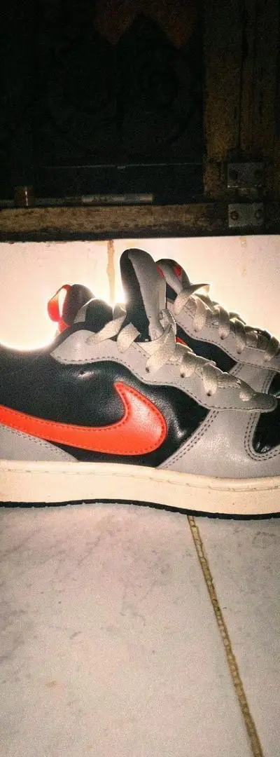 Chaussures Nike original 100/100 Taille 37.5