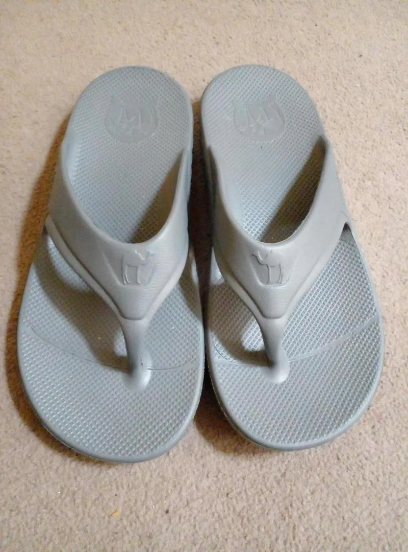 Chaussure homme neuve couleur crème. Disponible en taille 43