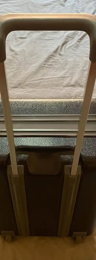 Valise cabine rigide roulettes et poignée réglable