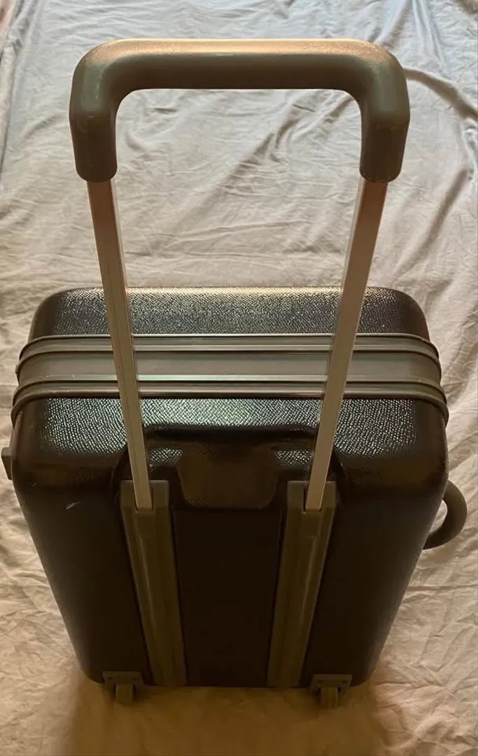 Valise cabine rigide roulettes et poignée réglable