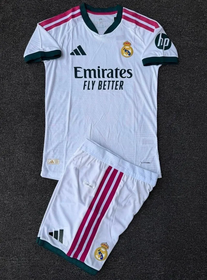 Tenue real madrid 26/27 authentique.