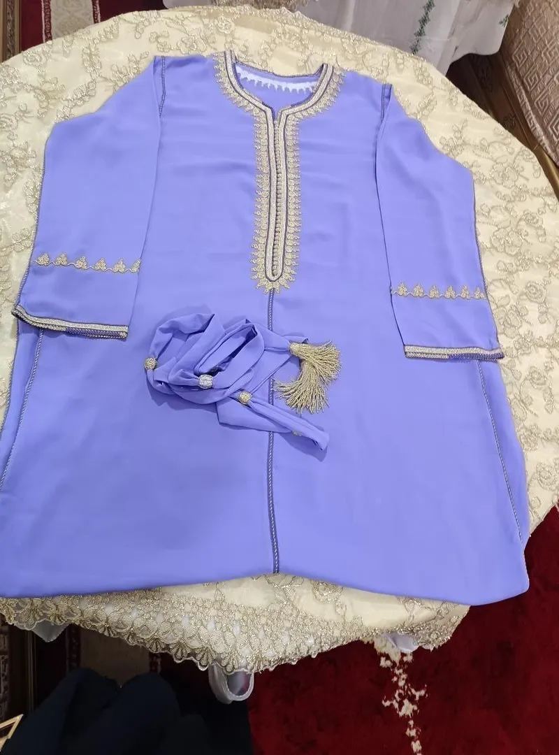 Caftan en crêpe avec Sefrou, couture à la main