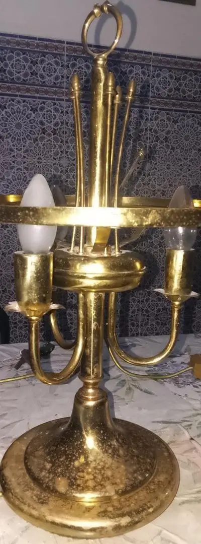 Lampe en laiton ancien fonctionnelle, nécessite seulement un nettoyage.