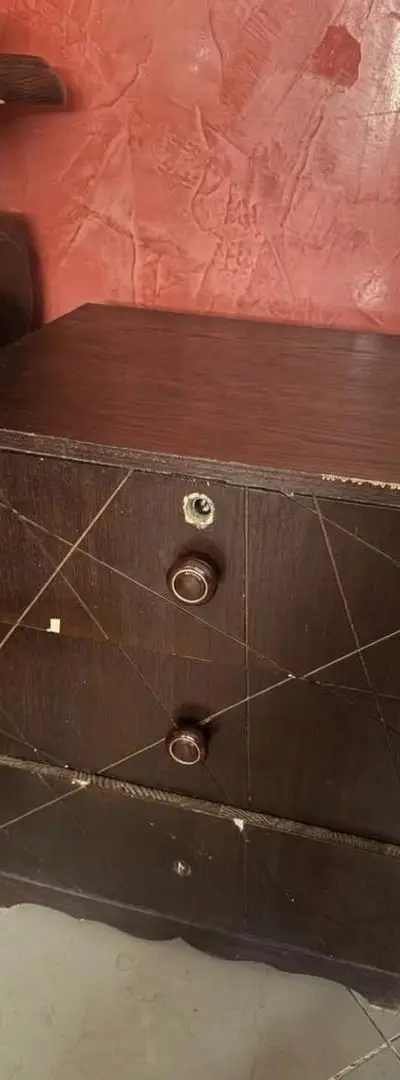 Armoire en bois vintage marron foncé avec tiroirs