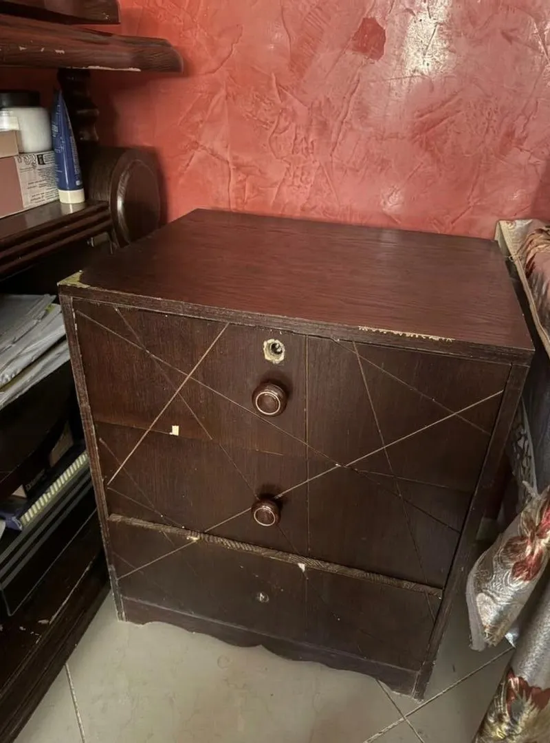 Armoire en bois vintage marron foncé avec tiroirs
