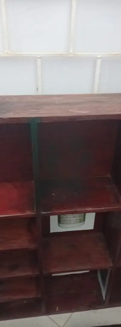 Placard très bon état avec 11 cases