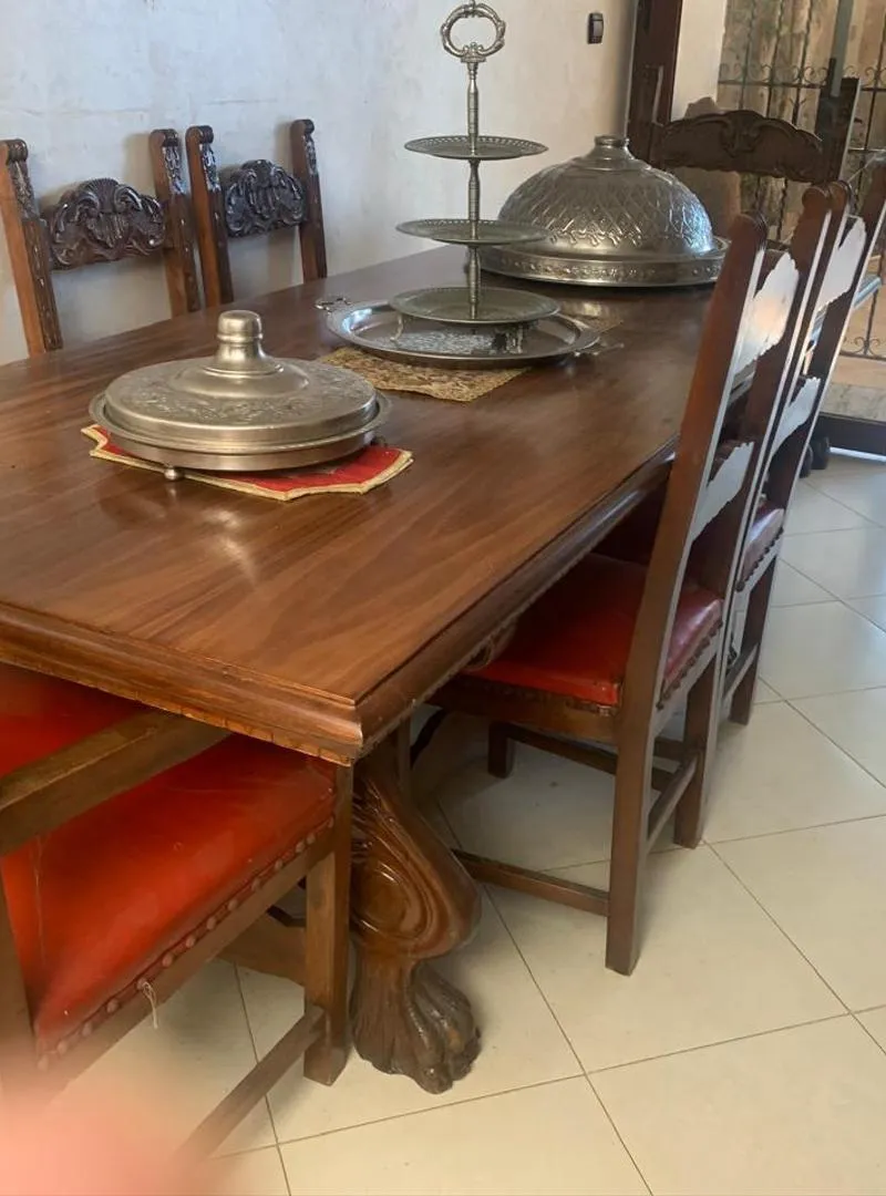 Belle table à manger antique en noyer