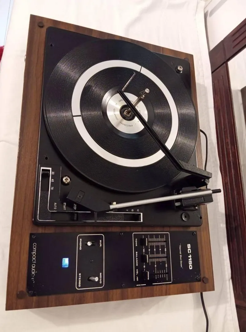 Tourne-disque amplifié en bois, très bonne qualité