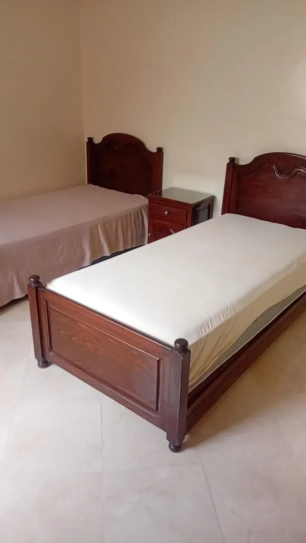 Chambre meublée à louer pour filles étudiantes