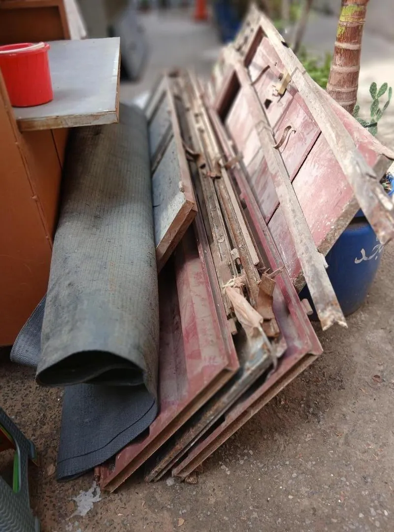 Portail en fer et deux portes "fessail" pour la maison