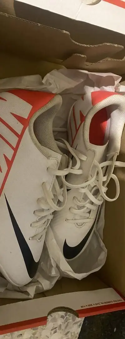 Chaussures de sport authentiques taille 38.5