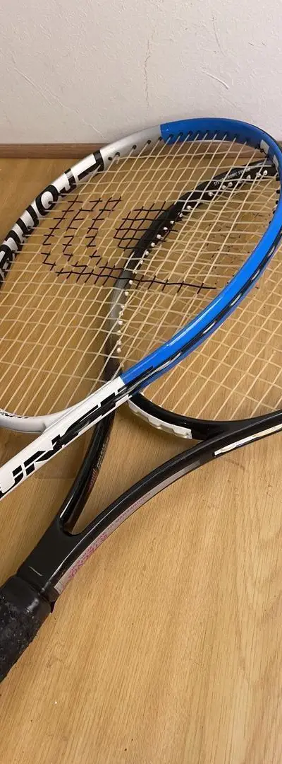 2 raquettes de tennis plus sacs