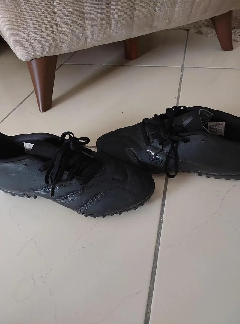 Crampons Adidas Predator (41-42)
