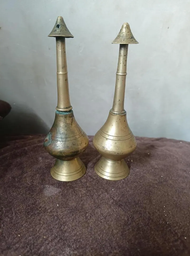 Paire de chefs-d'œuvre de lampes en vieux laiton à un prix incroyable