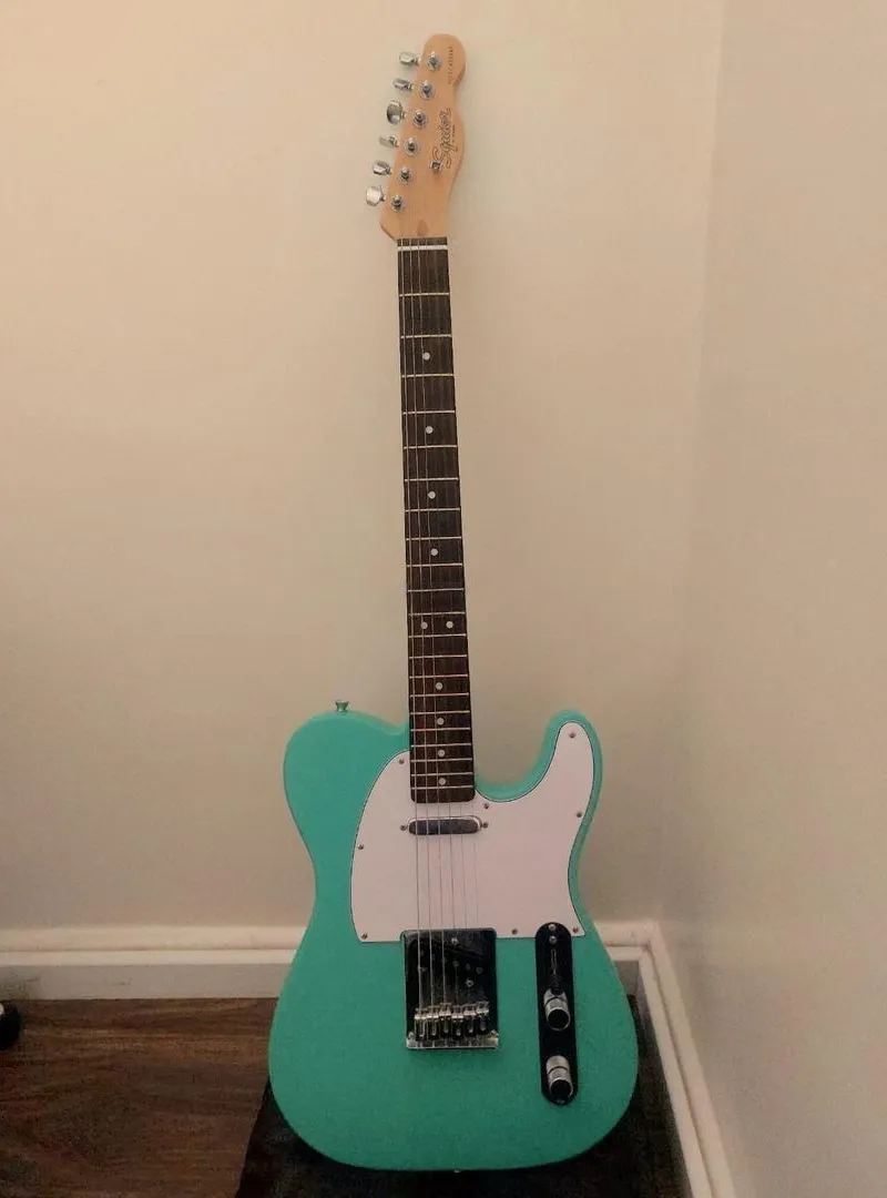 Squier Telecaster & Ampli Roland Cube 20X