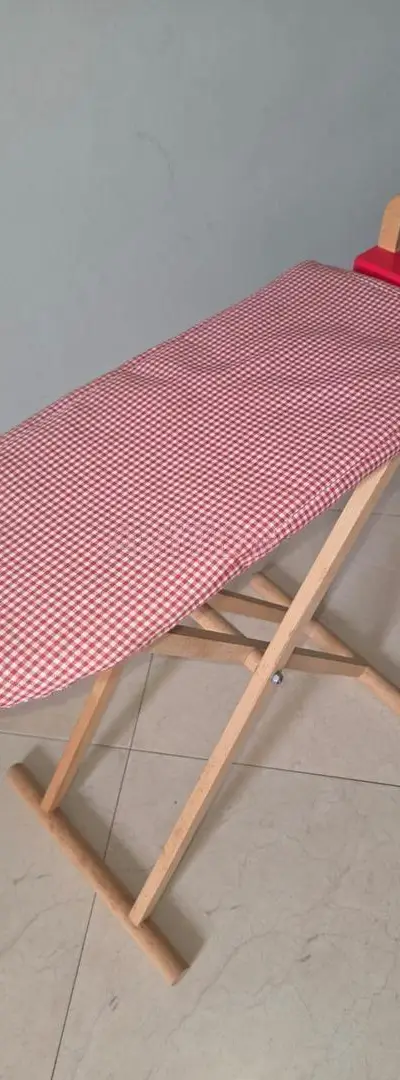 Table à repasser jouet en bois