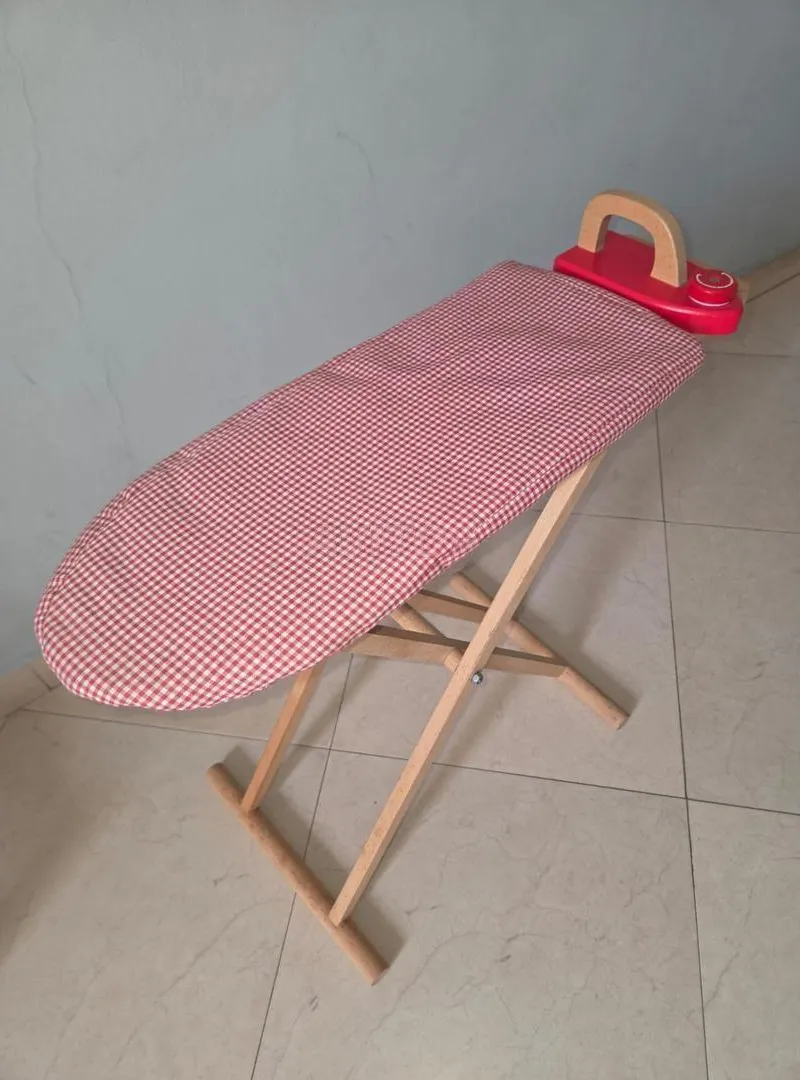Table à repasser jouet en bois
