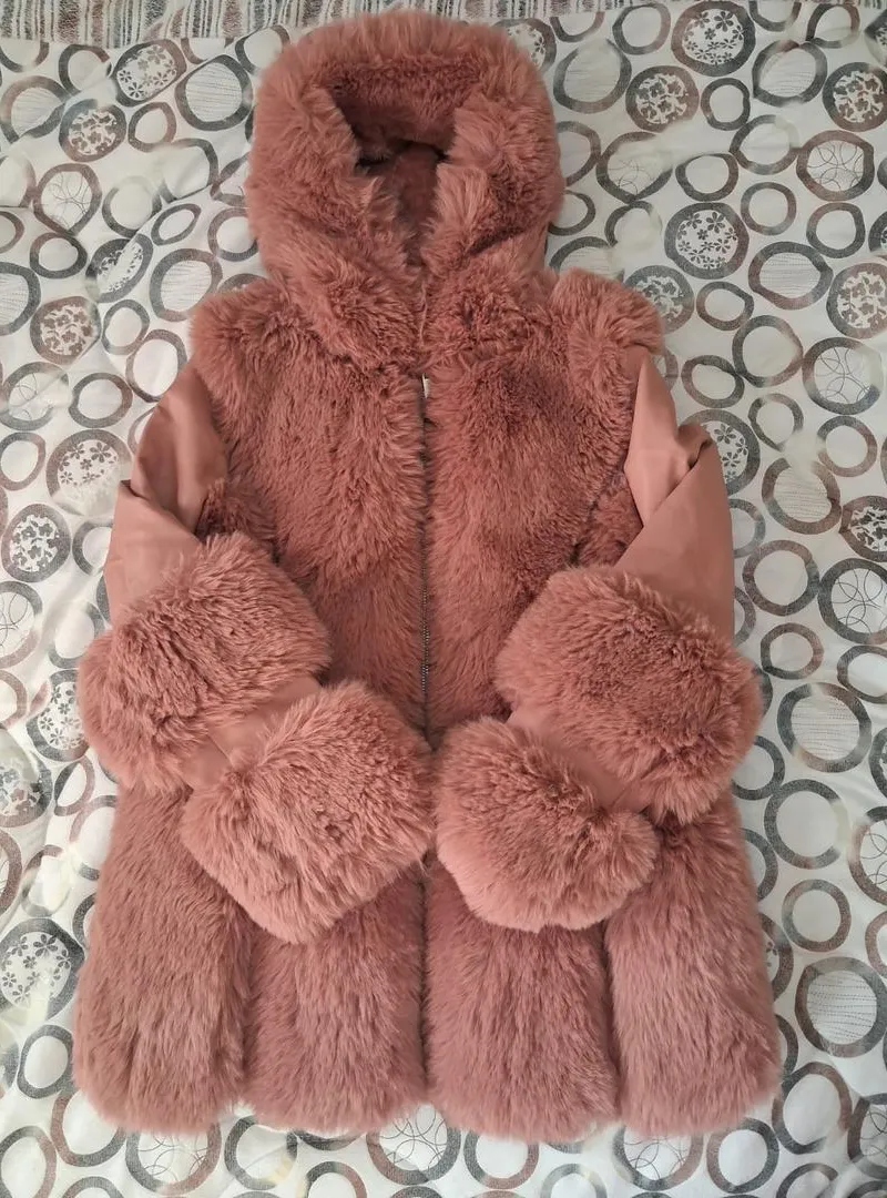 Manteau de fourrure rose pour fille
