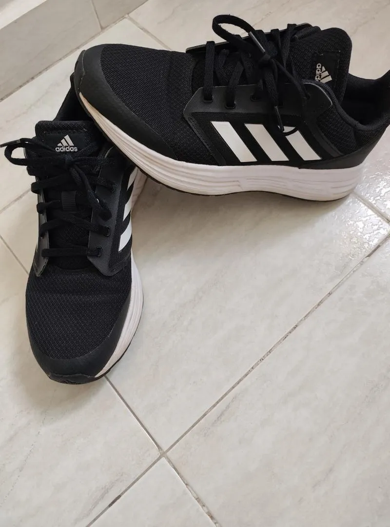 Chaussures espadrille Adidas 42
