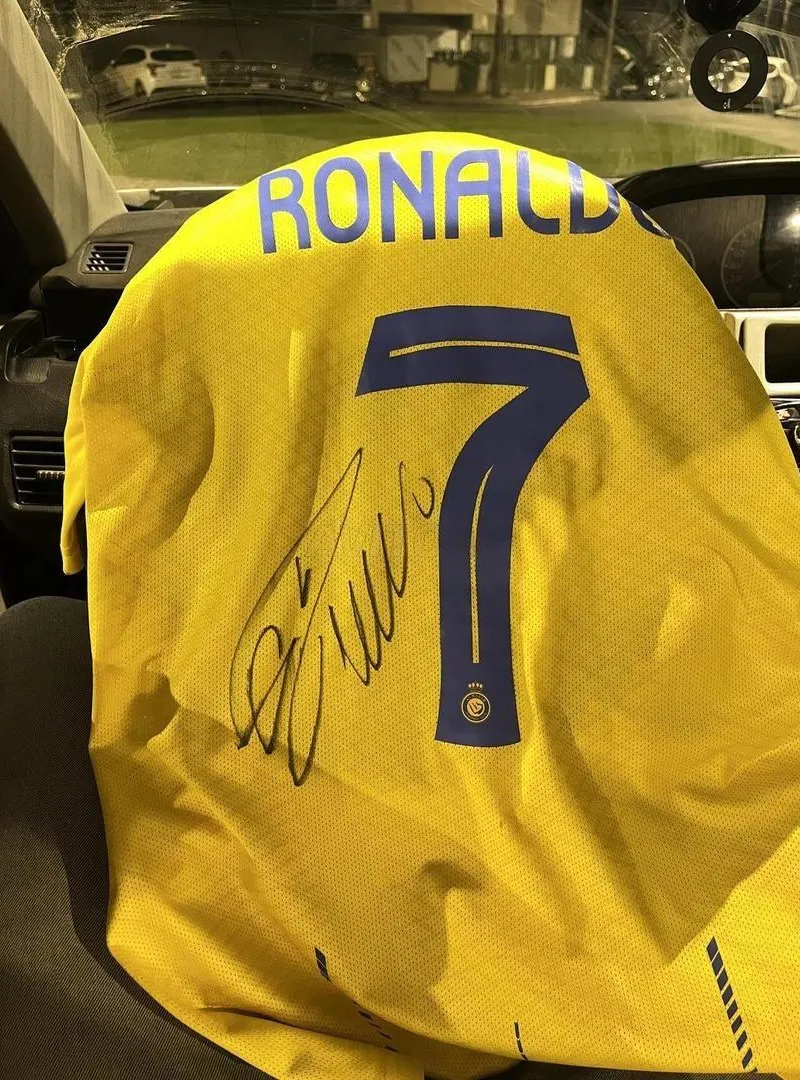 Tenue AL-NASSR signée par CR7