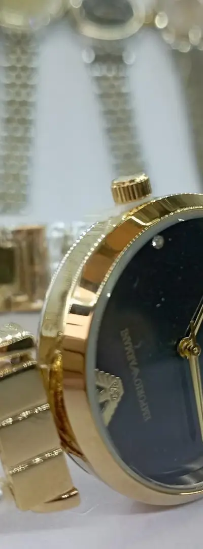 Montre pour femme design différent en acier inoxydable