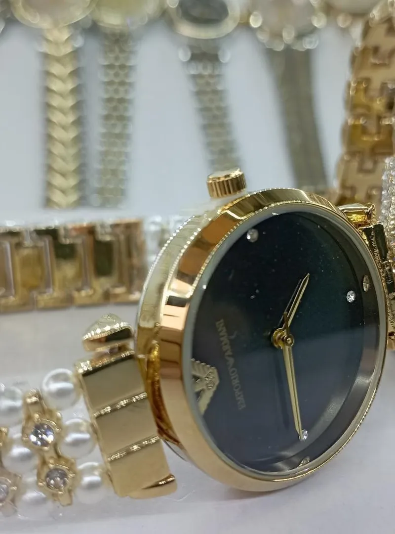 Montre pour femme design différent en acier inoxydable
