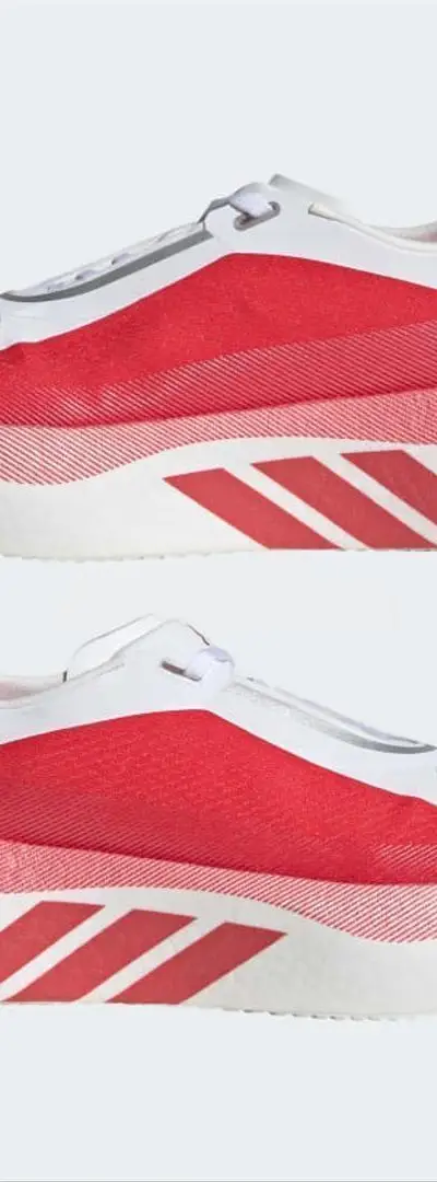 Chaussures de sport Adidas originales à vendre.