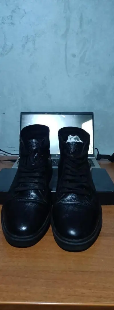 Bottines en cuir noir (42)