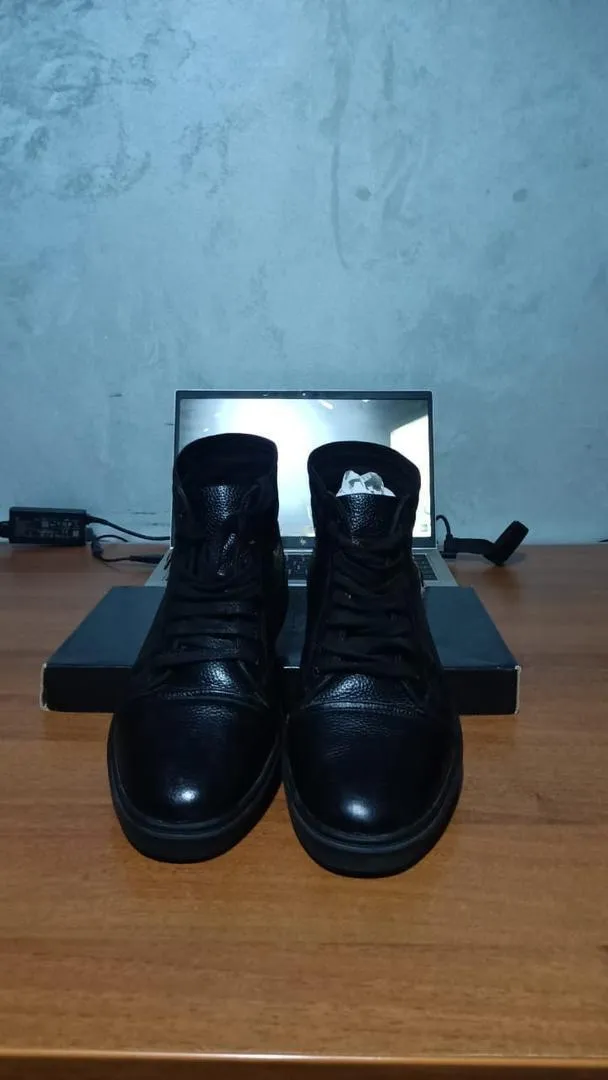 Bottines en cuir noir (42)