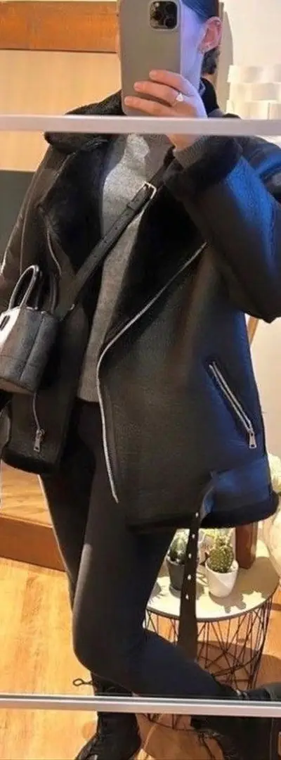 Veste en cuir doublée de fourrure, coupe oversize