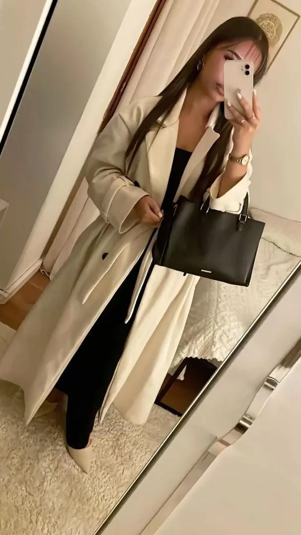 Manteau élégant disponible en deux couleurs