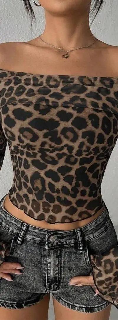 T-shirt élégant à vendre à un prix très raisonnable, dépêchez-vous!
