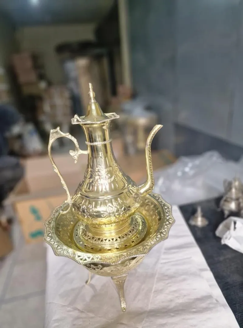 Vente de matériel de fête et de cuivre