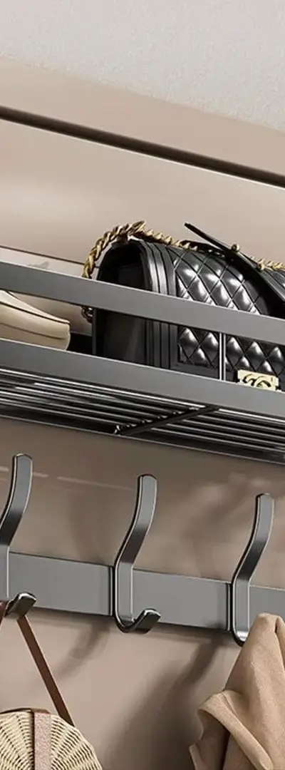 Étagère de rangement à la porte