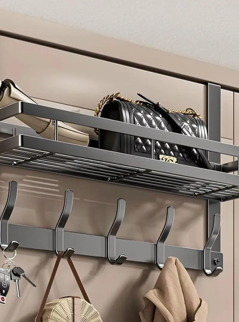 Étagère de rangement à la porte