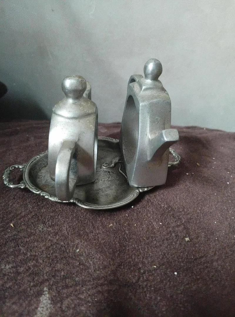 Ensemble de petites théières décoratives anciennes, millésime 1982