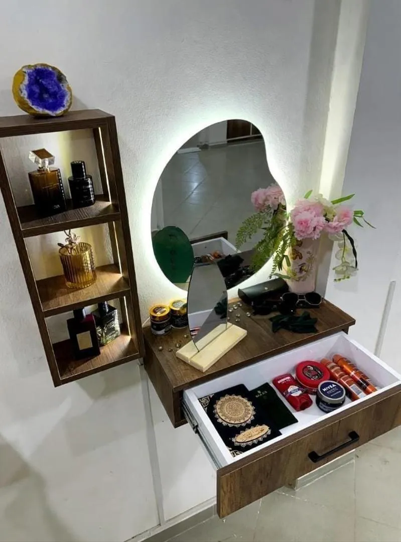 Miroir avec tiroir