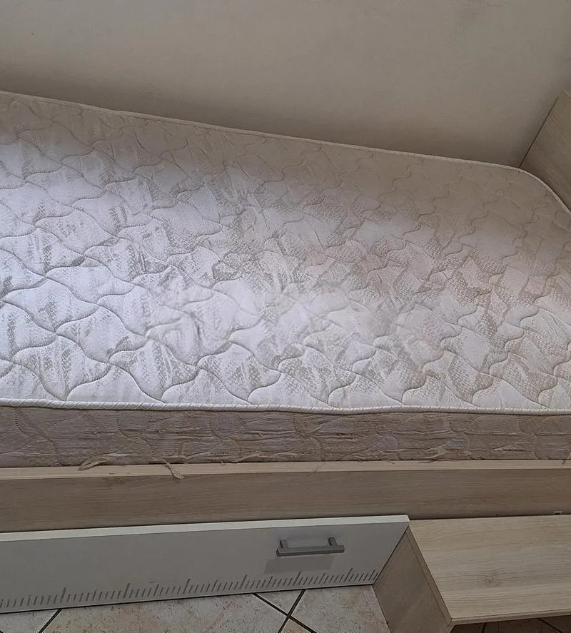 Lit enfant avec rangement et matelas