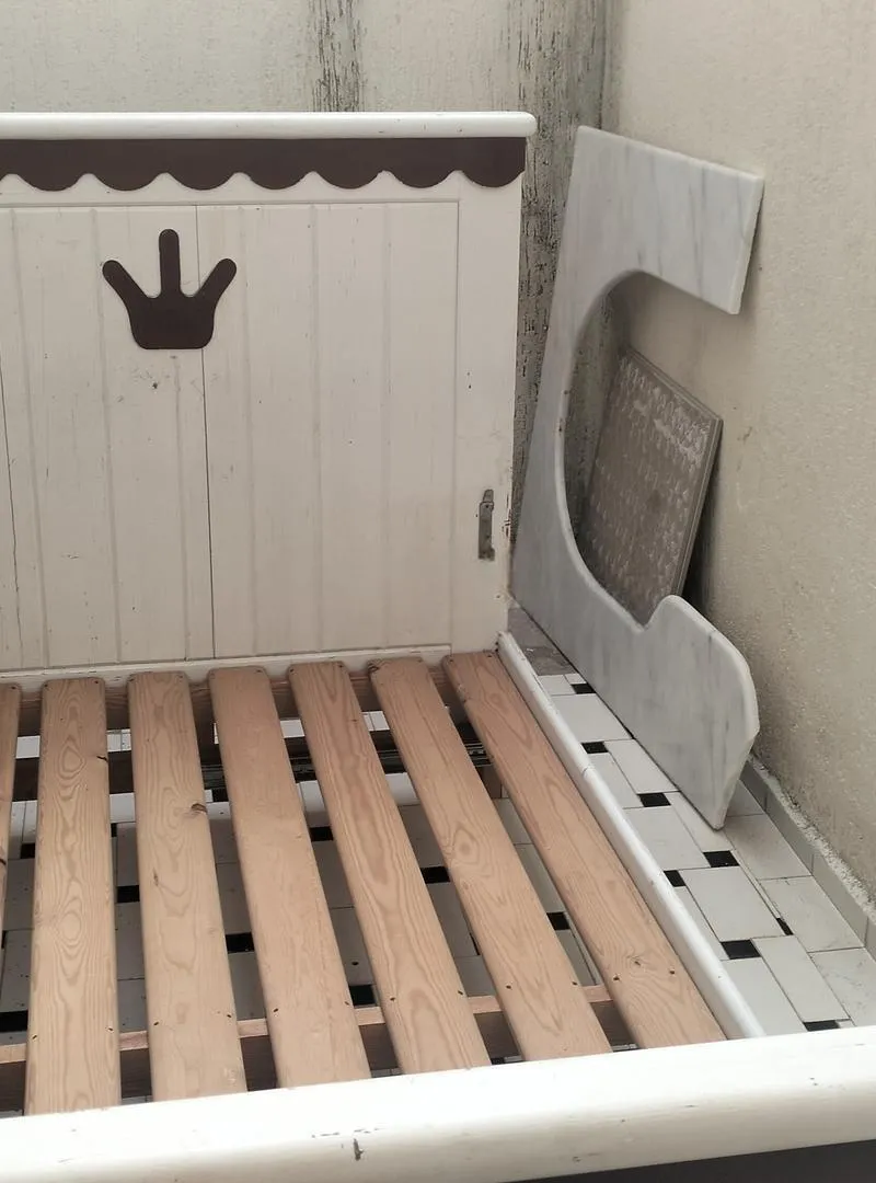 Sommier et placard pour enfant