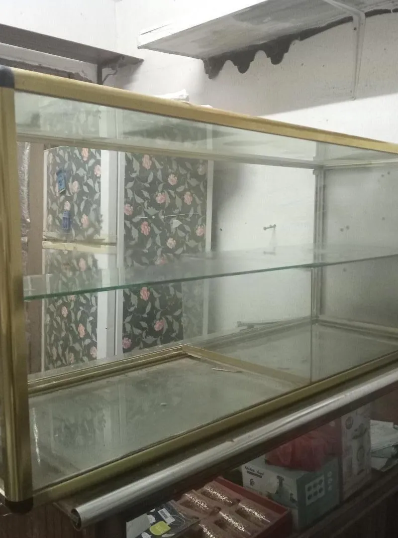 Vitrine en aluminium
