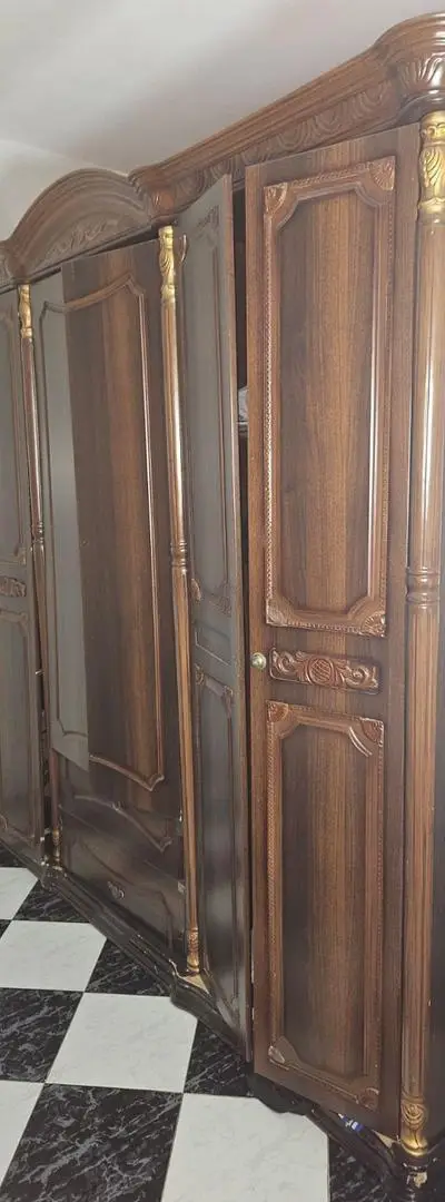Placard et coiffeuse avec miroir