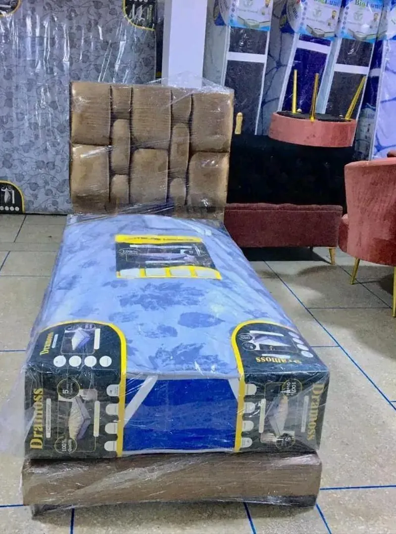 Chambre à coucher une place avec matelas